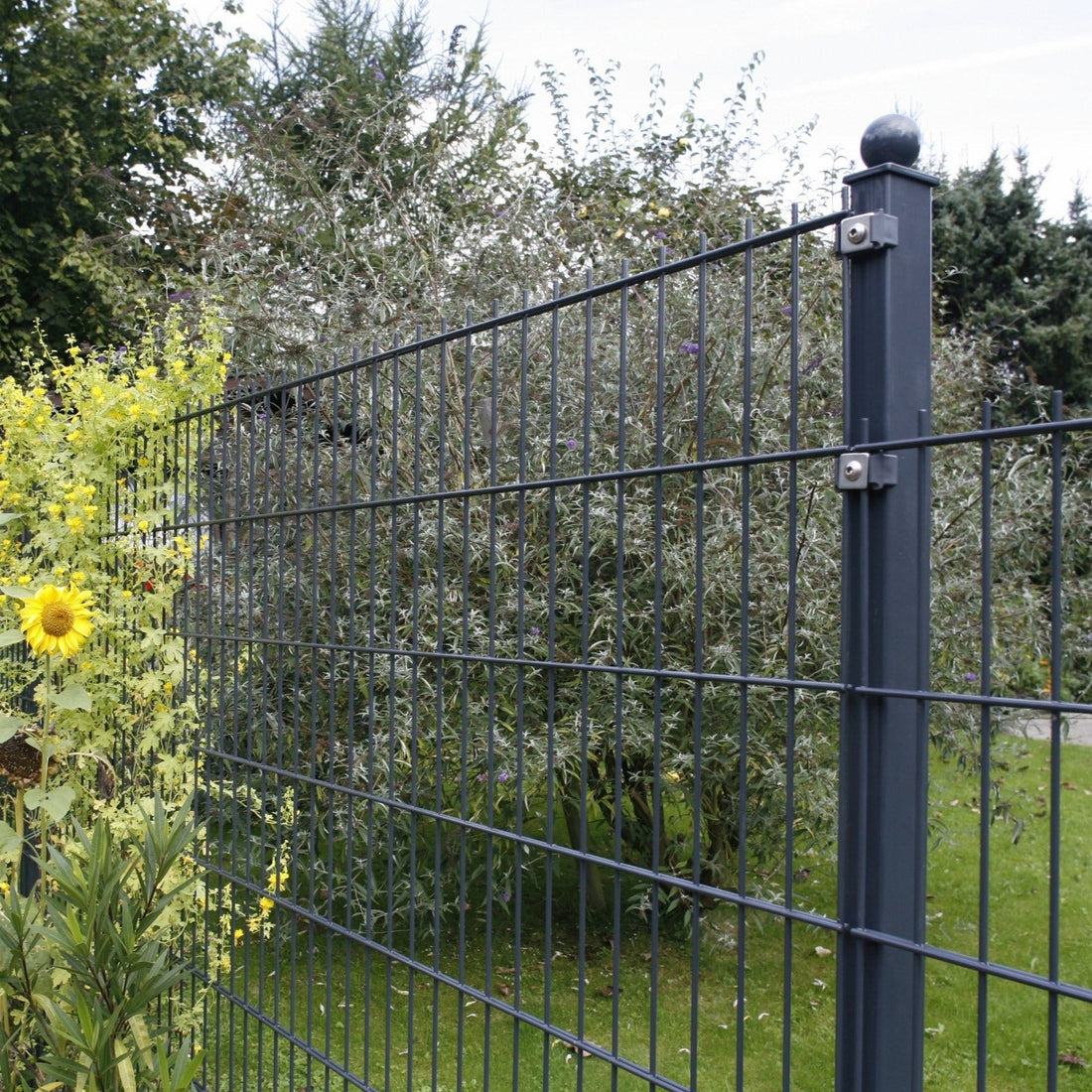 Doppelstabmattenzaun als Vergleichslösung für Gartenprojekte