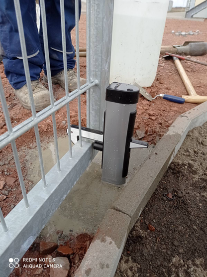 Locinox Torfeststeller für Doppelstabmattentor Bodenmontage Qulität