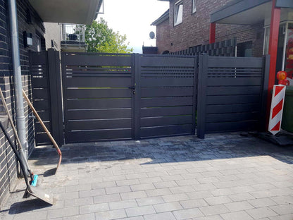 Frontzaun Trawertyn MX — Lamellen, unten blickdicht und oben mit Luftschlitzen